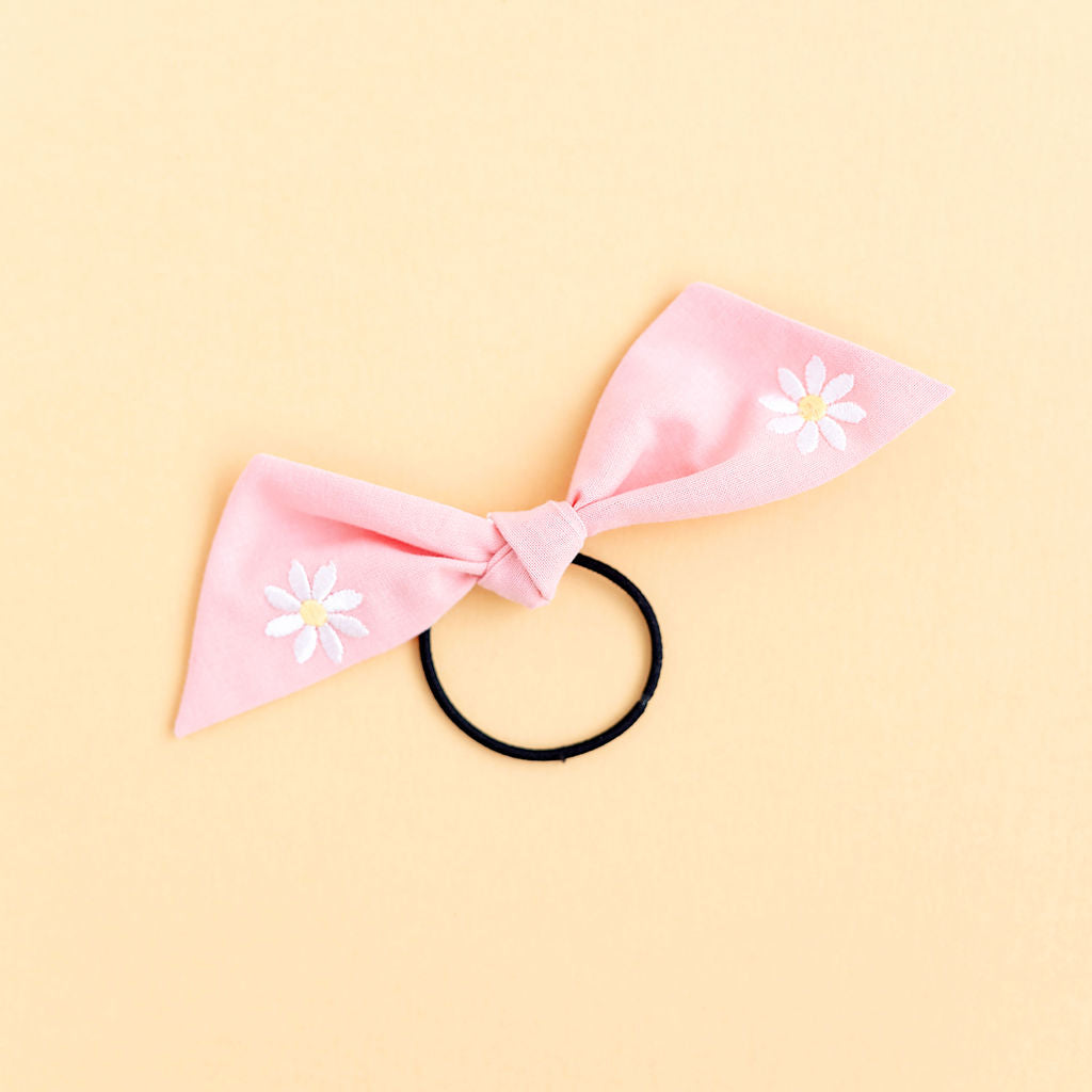 April - Pink Daisy Modern Knot